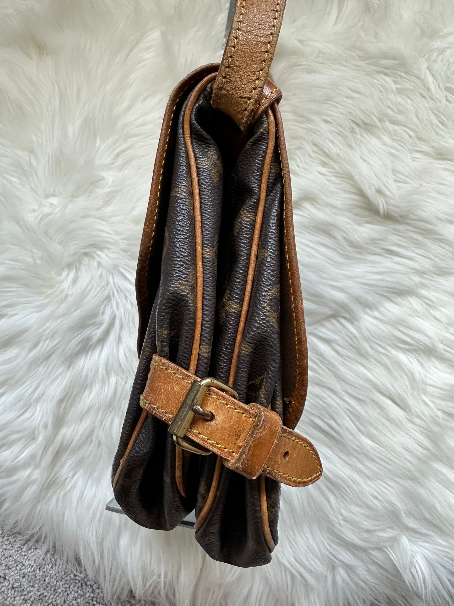 Pre-owned Authentic Louis Vuitton Saumur 30 Monogram Crossbody Bag