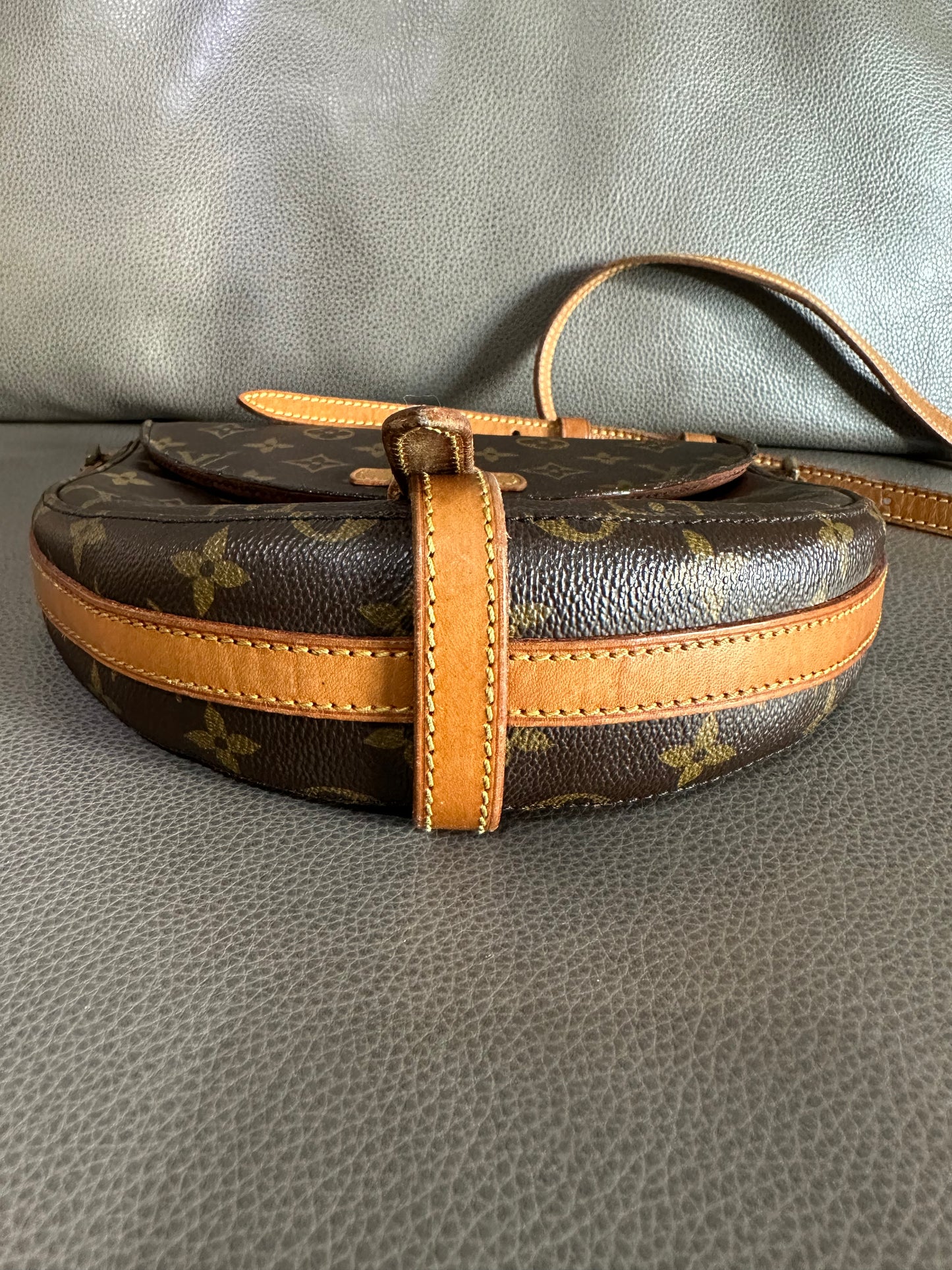Pre-owned Authentic Louis Vuitton Chantilly MM Monogram Crossbody Bag