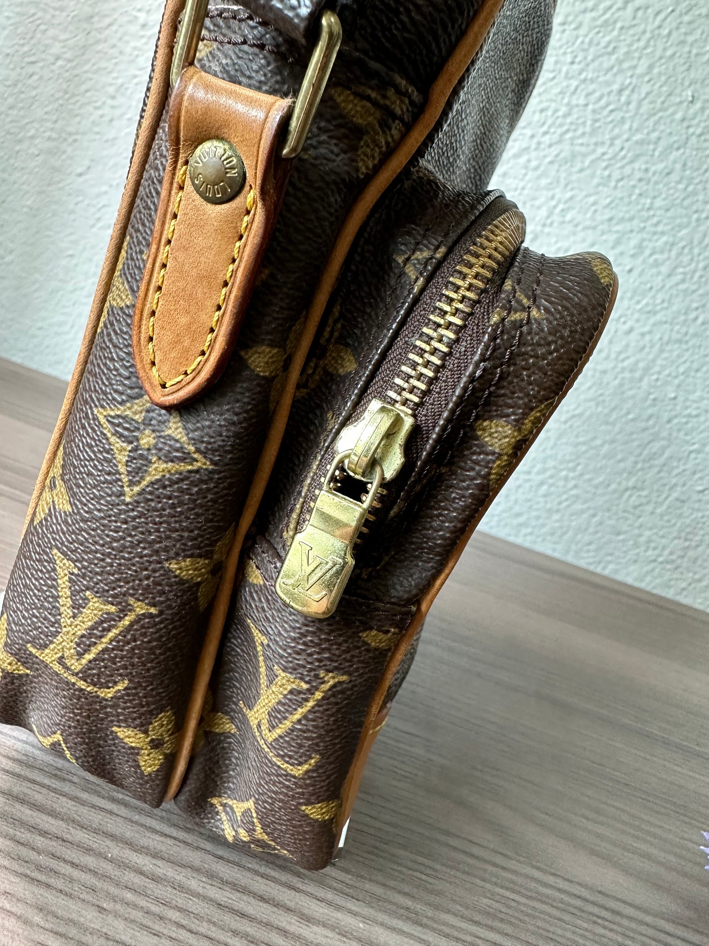 Pre-owned Authentic Louis Vuitton Amazon Monogram Crossbody Bag