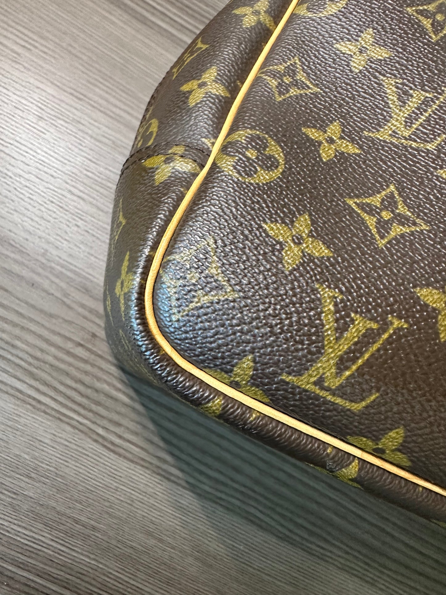 Pre-owned Authentic Louis Vuitton Deauville Monogram Handbag