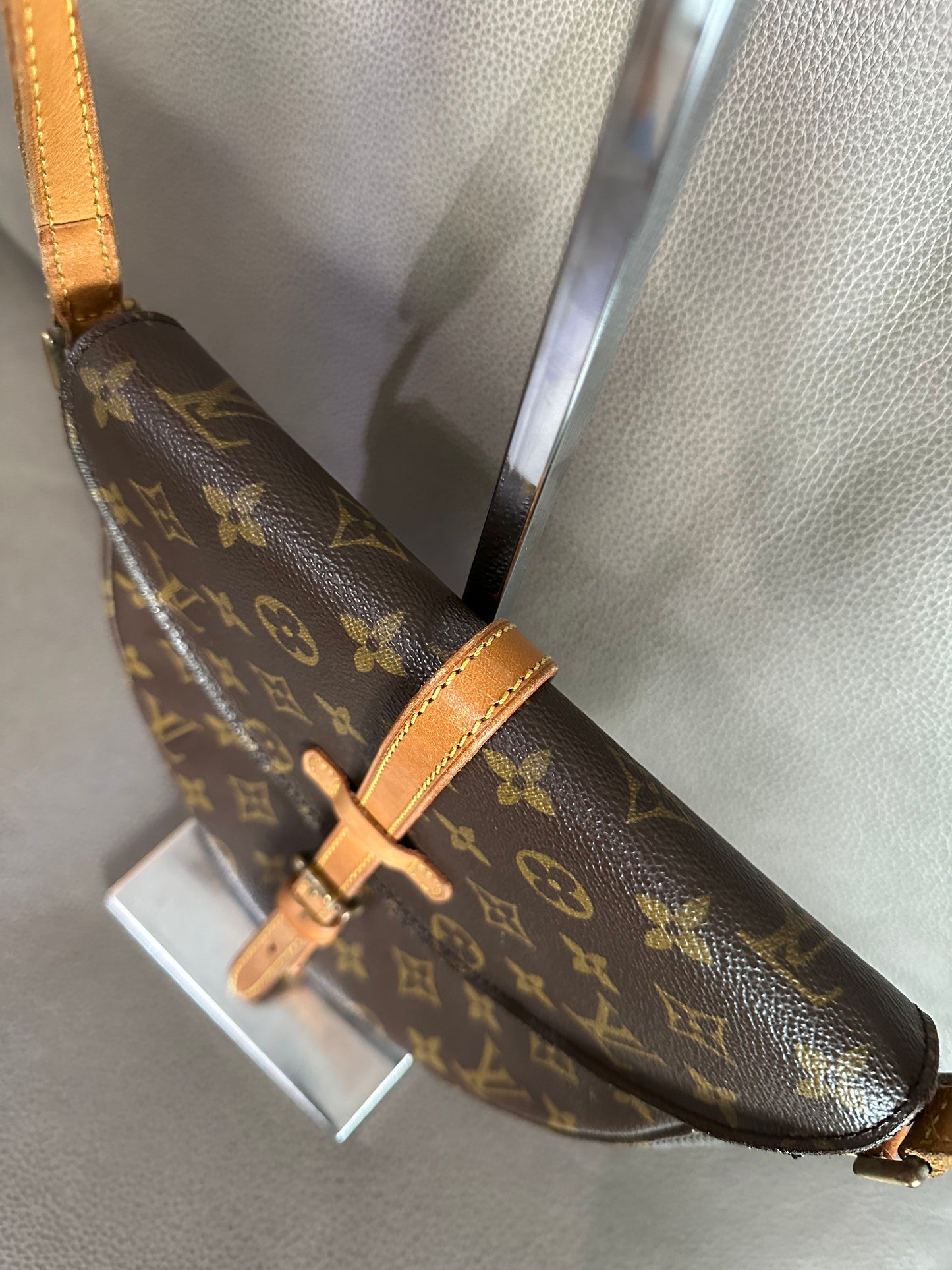 Pre-owned Authentic Louis Vuitton Chantilly MM Monogram Crossbody Bag