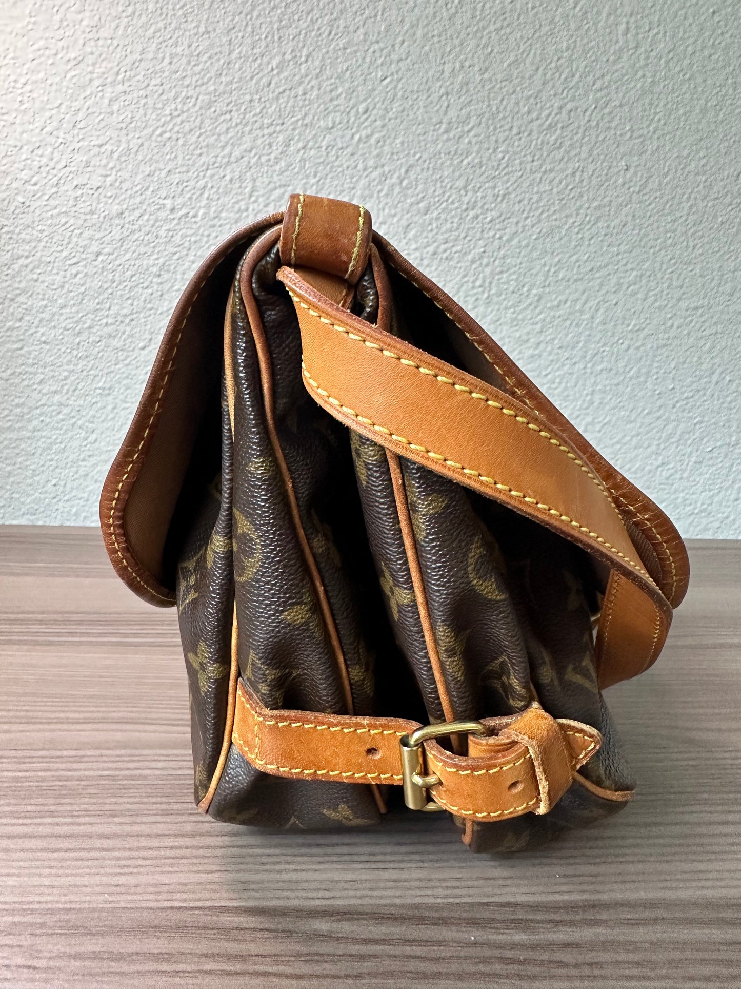 Pre-owned Authentic Louis Vuitton Saumur 30 Monogram Crossbody Bag
