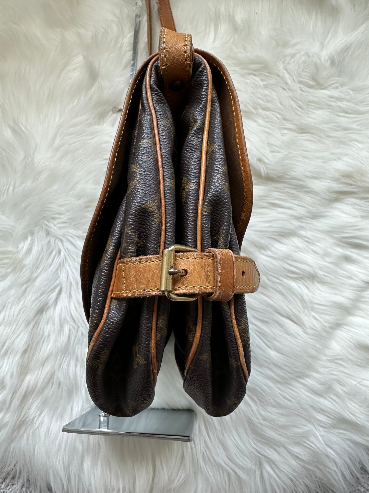 Pre-owned Authentic Louis Vuitton Saumur 30 Monogram Crossbody Bag