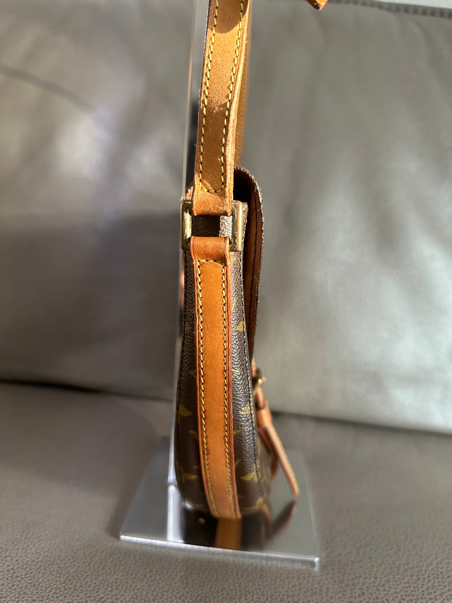 Pre-owned Authentic Louis Vuitton Chantilly MM Monogram Crossbody Bag