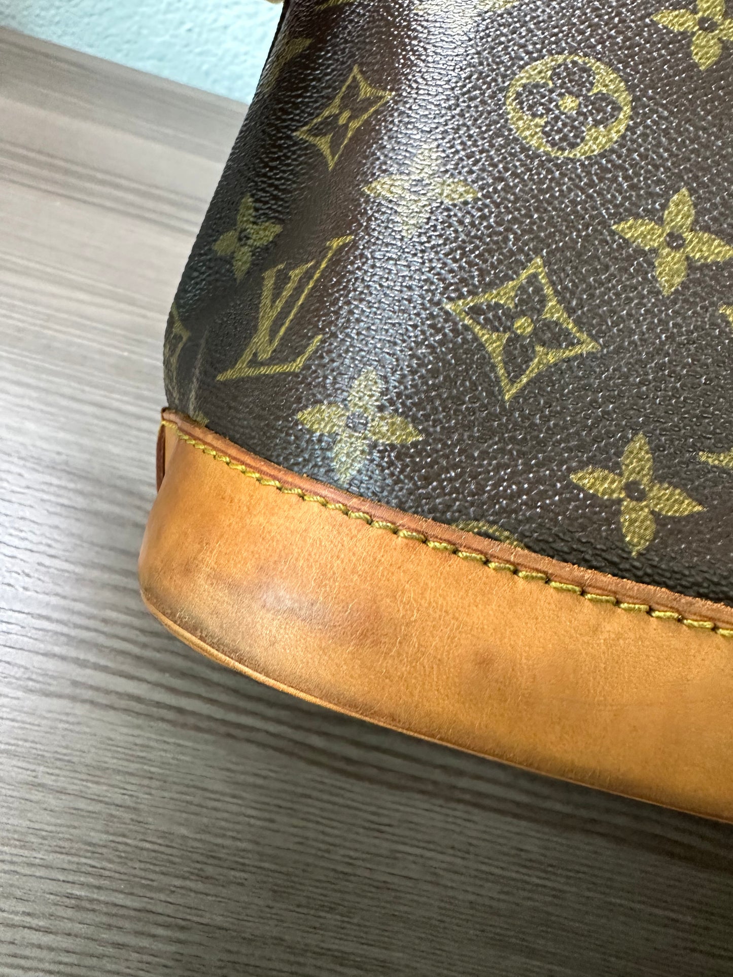 Pre-owned Authentic Louis Vuitton Alma PM Monogram Handbag