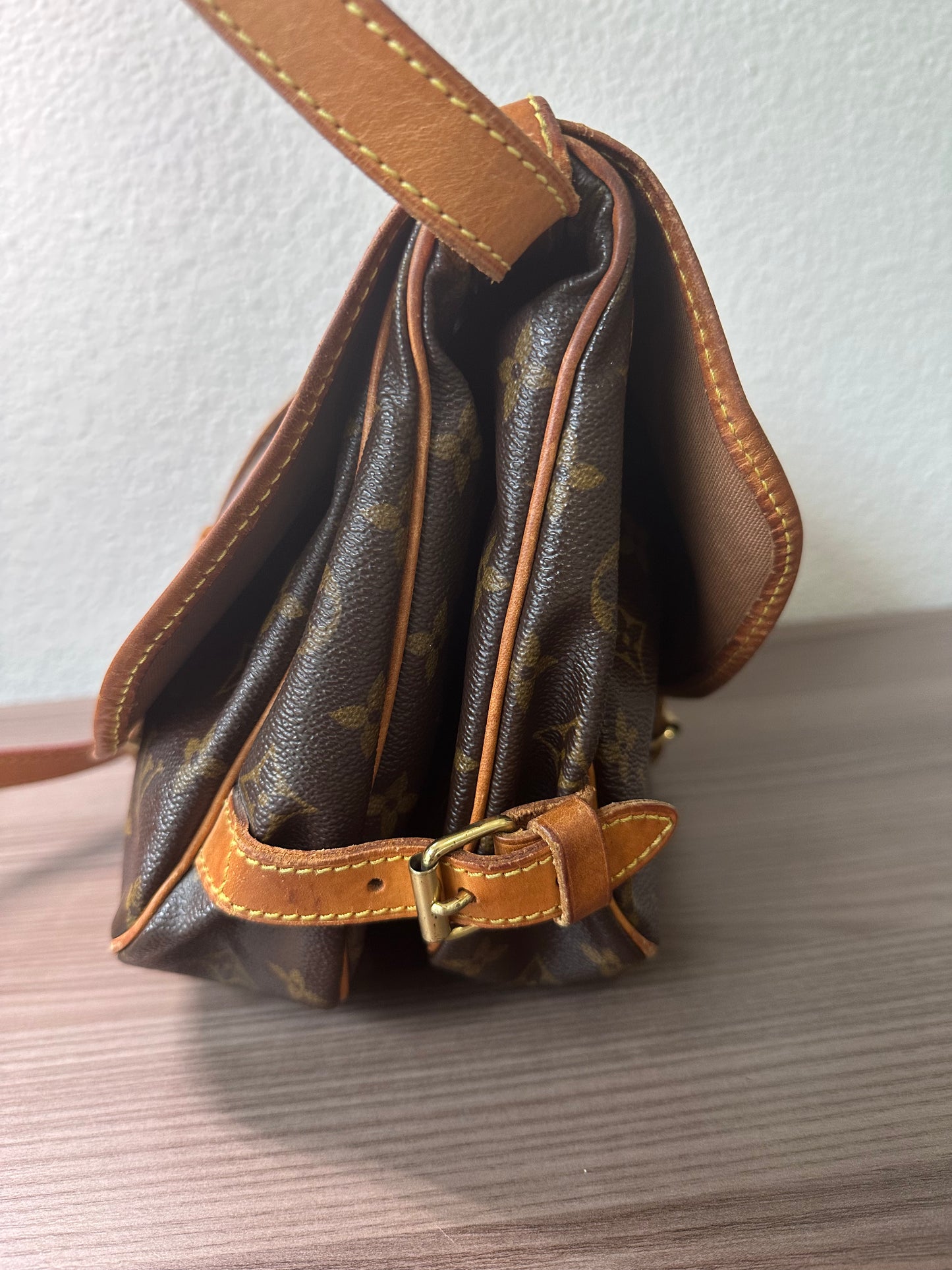 Pre-owned Authentic Louis Vuitton Saumur 30 Monogram Crossbody Bag