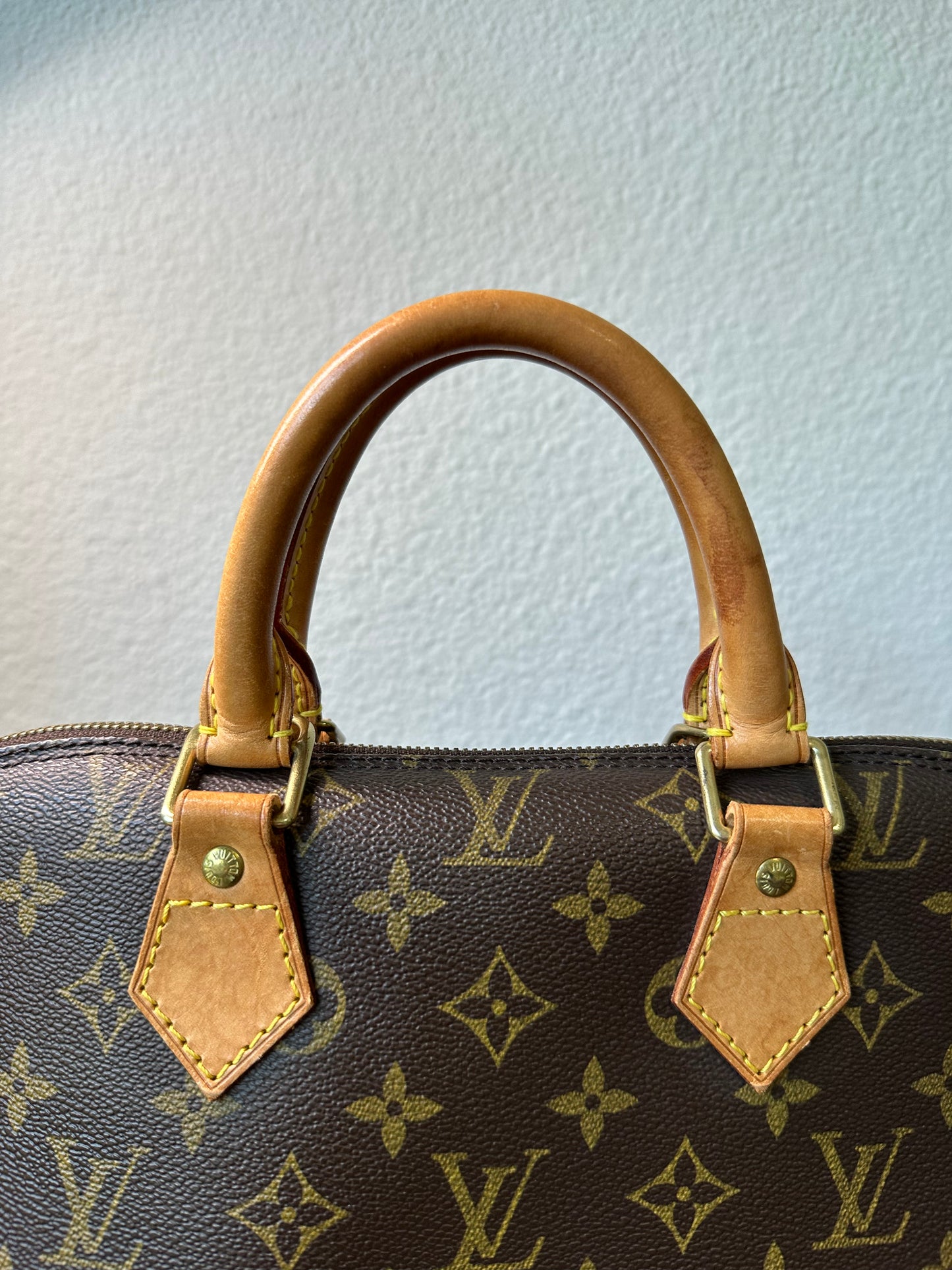 Pre-owned Authentic Louis Vuitton Alma PM Monogram Handbag