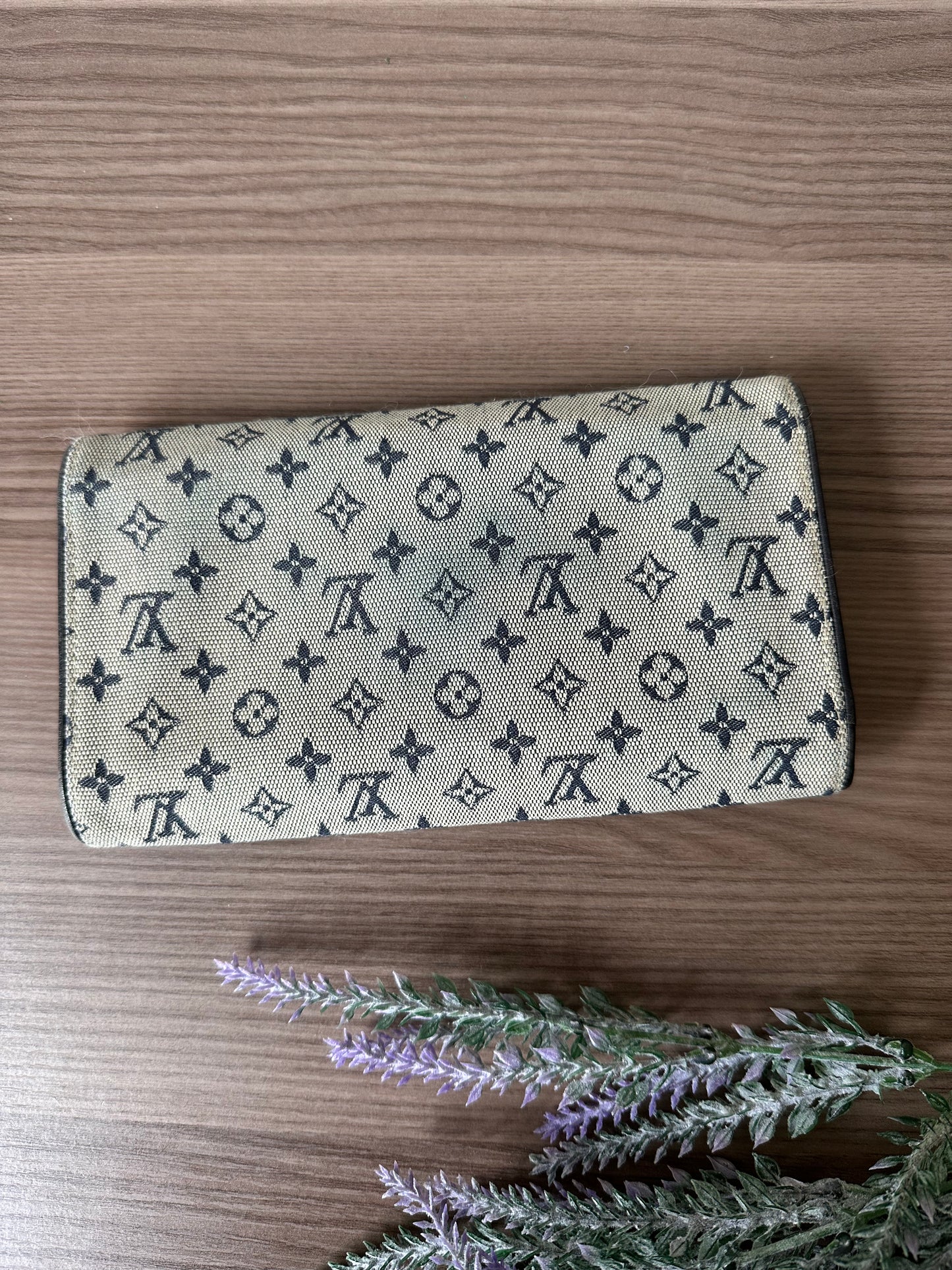 Pre-owned Louis Vuitton Mini Lin International Long Wallet