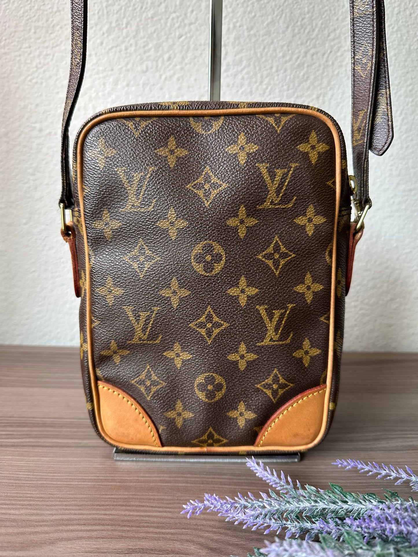 Pre-owned Authentic Louis Vuitton Amazon Monogram Crossbody Bag