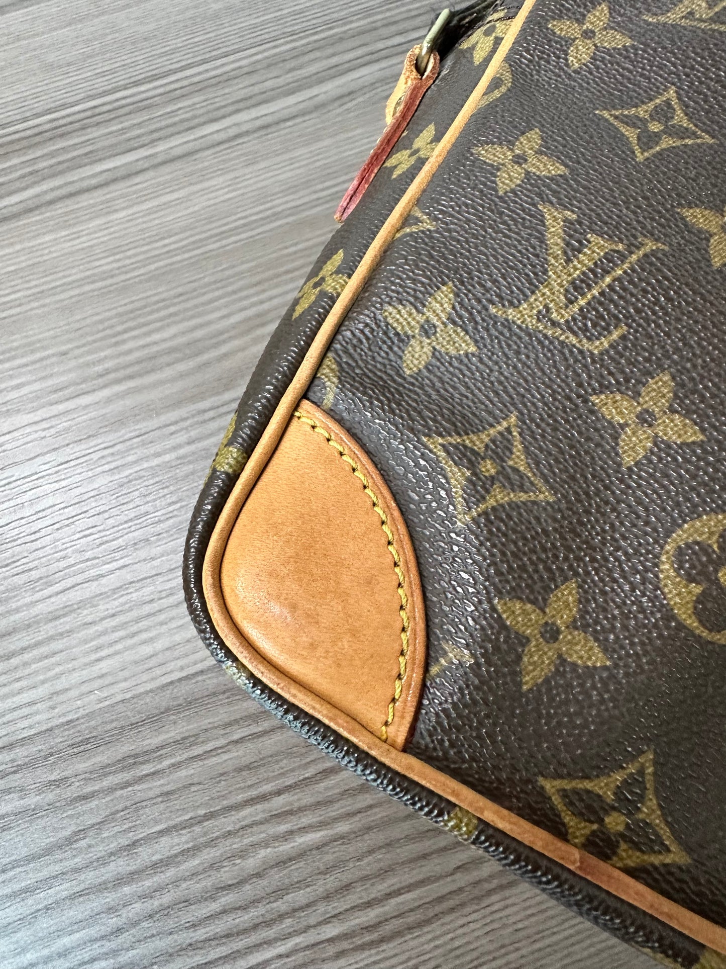 Pre-owned Authentic Louis Vuitton Amazon Monogram Crossbody Bag