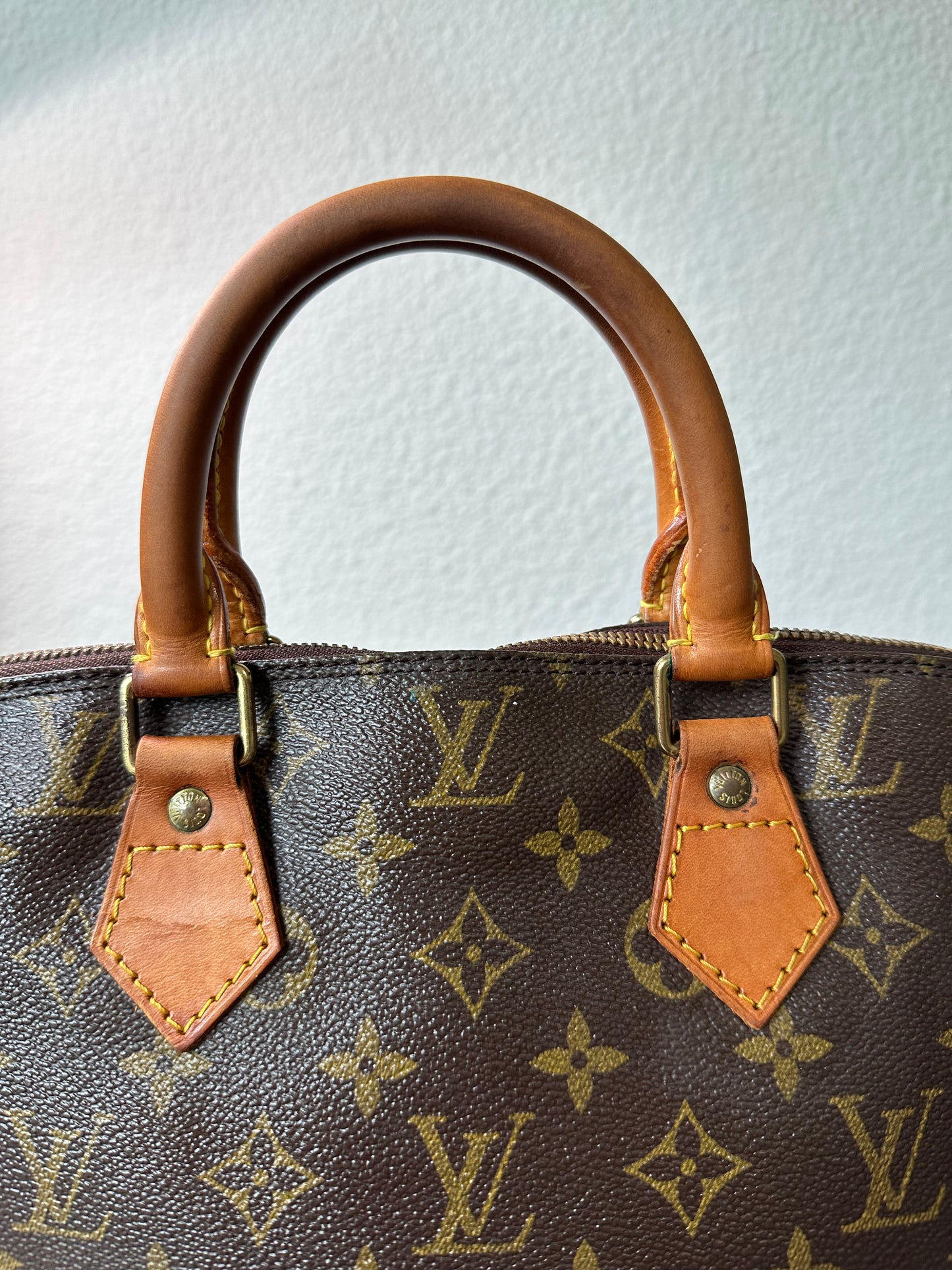Pre-owned Authentic Louis Vuitton Alma PM Monogram Handbag