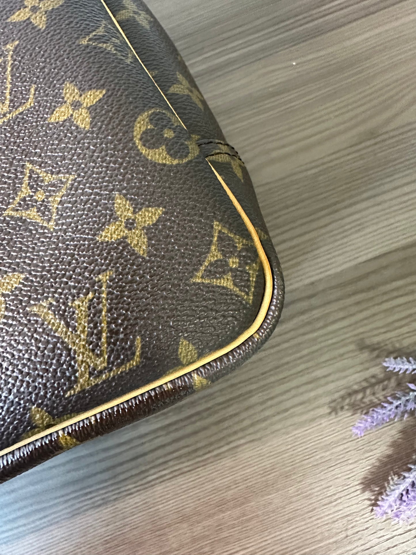 Pre-owned Authentic Louis Vuitton Deauville Monogram Handbag