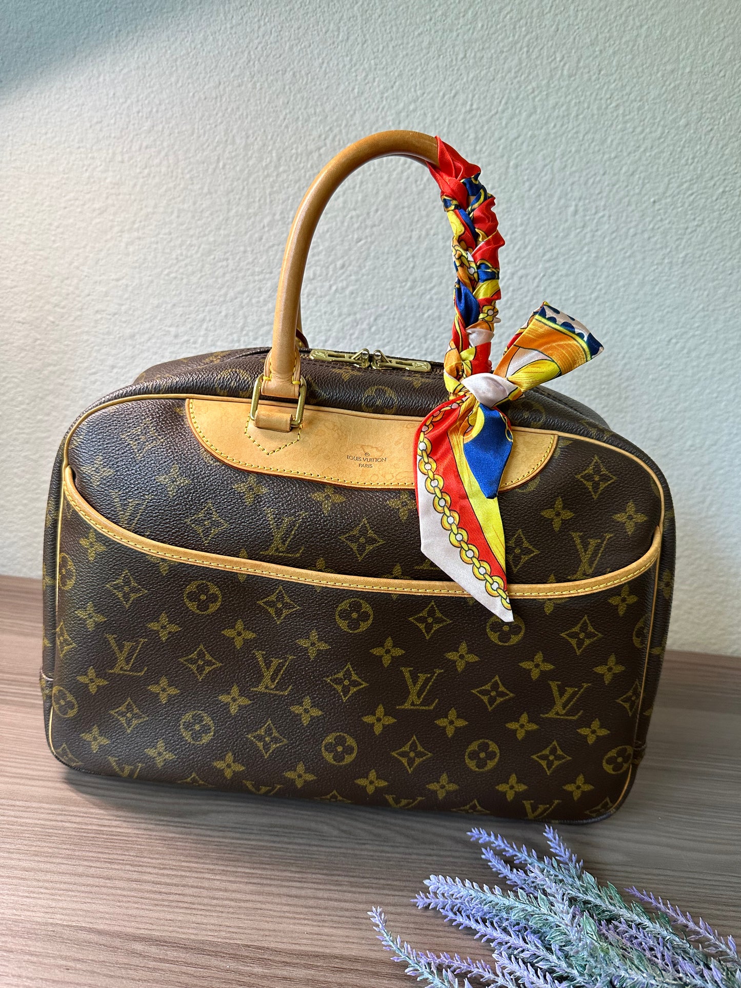 Pre-owned Authentic Louis Vuitton Deauville Monogram Handbag