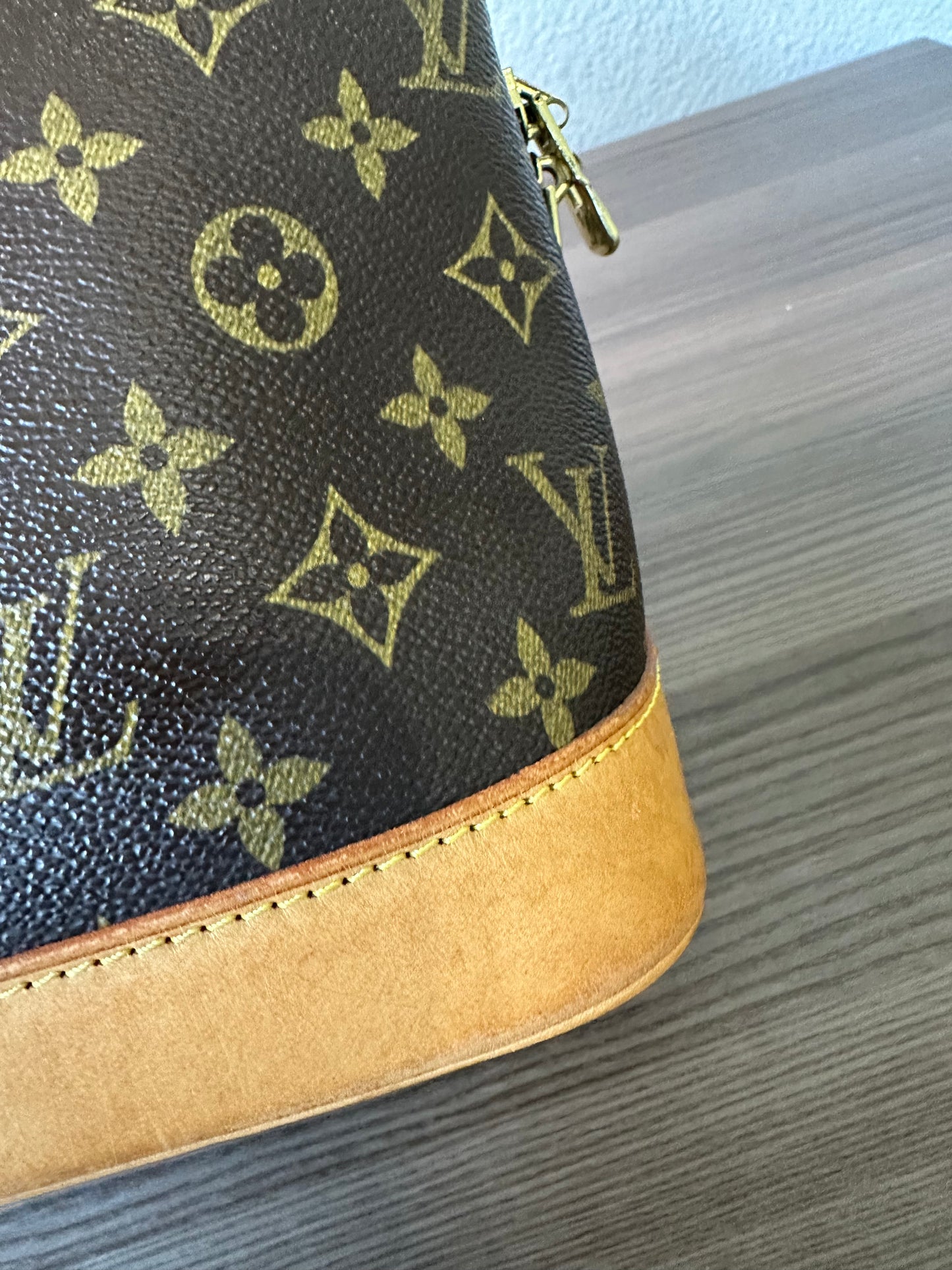 Pre-owned Authentic Louis Vuitton Alma PM Monogram Handbag