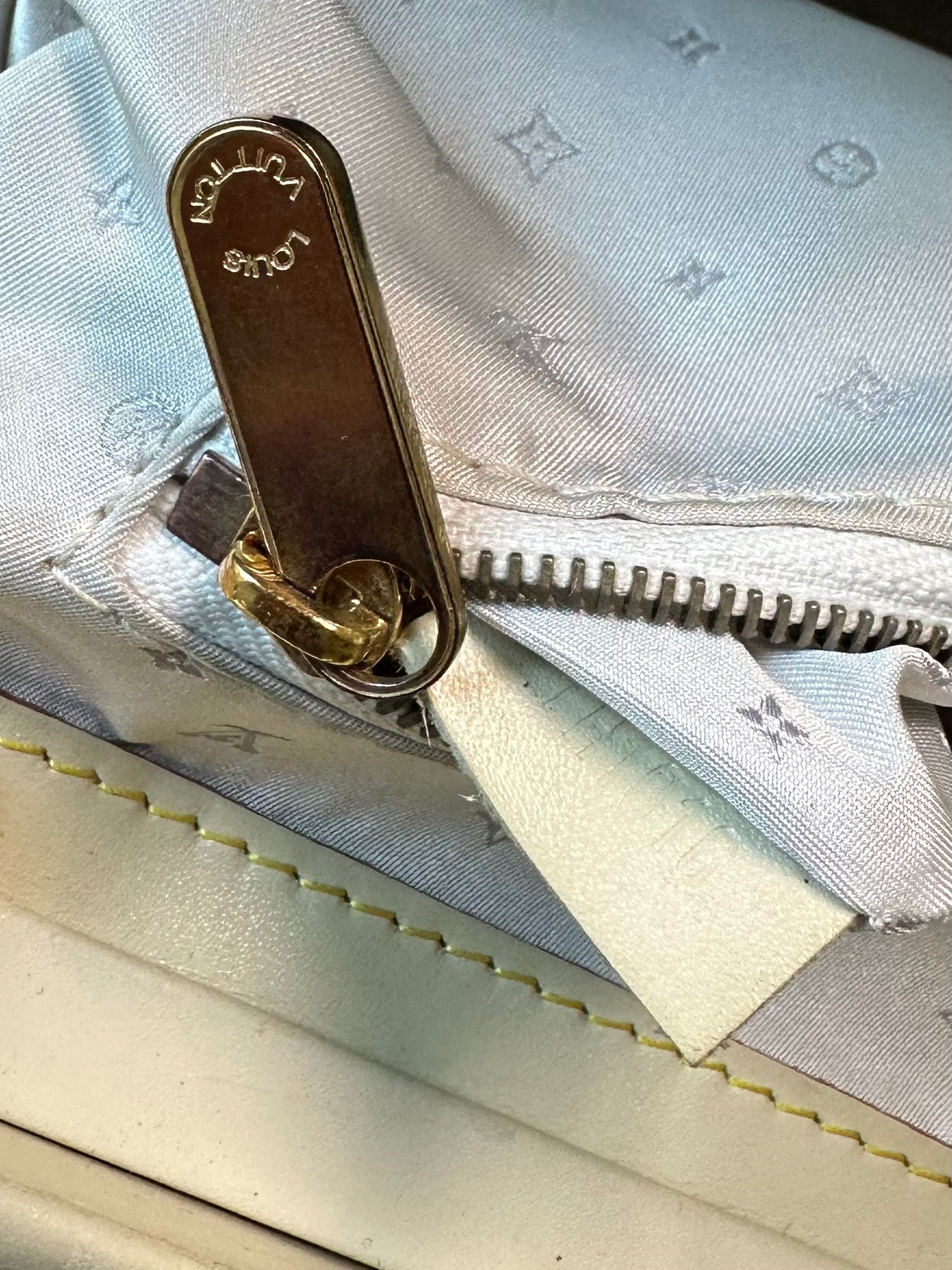 Pre-owned Louis Vuitton L'Ingenieux PM Blanc White Suhali Handbag