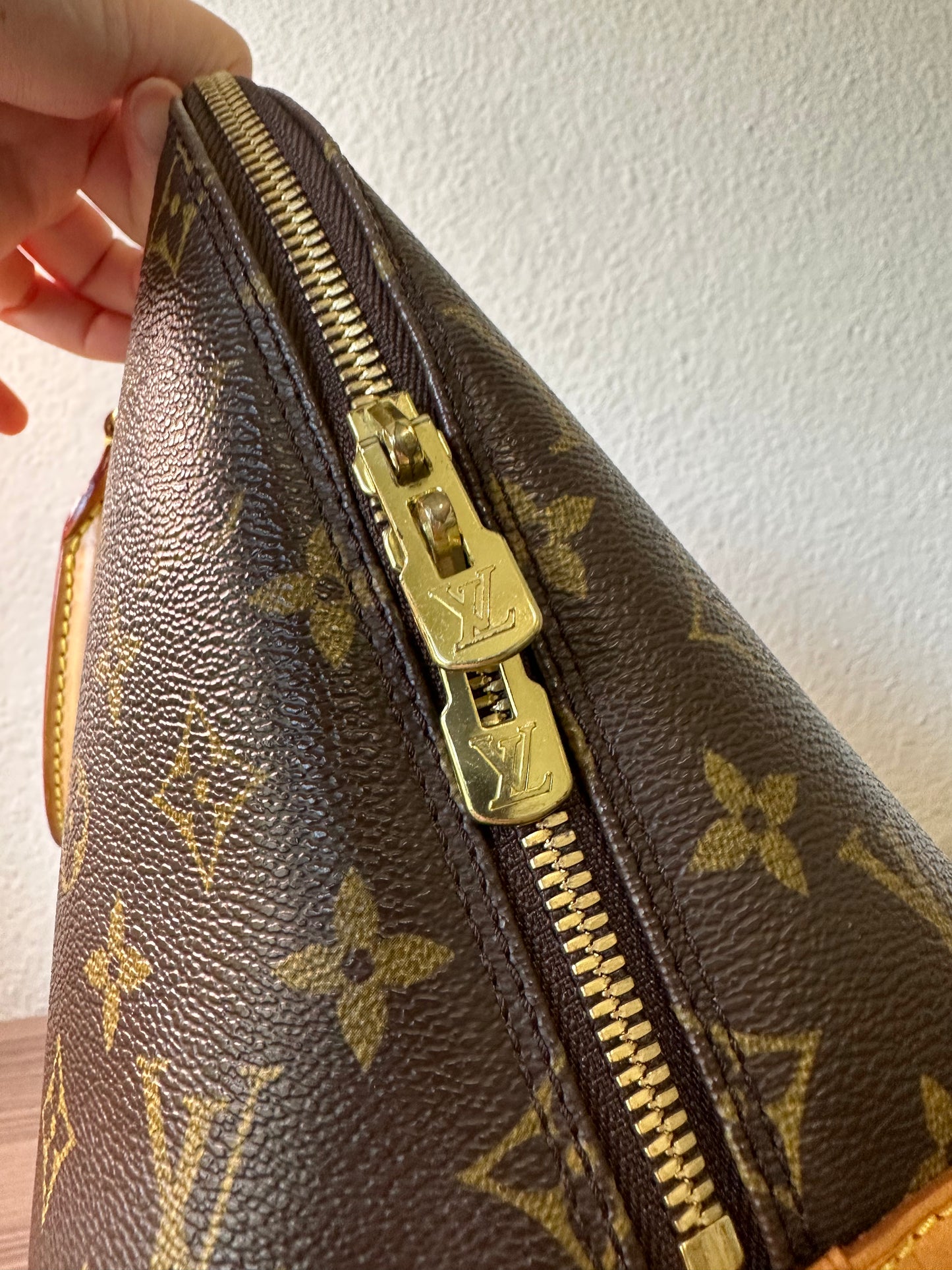 Pre-owned Authentic Louis Vuitton Alma PM Monogram Handbag