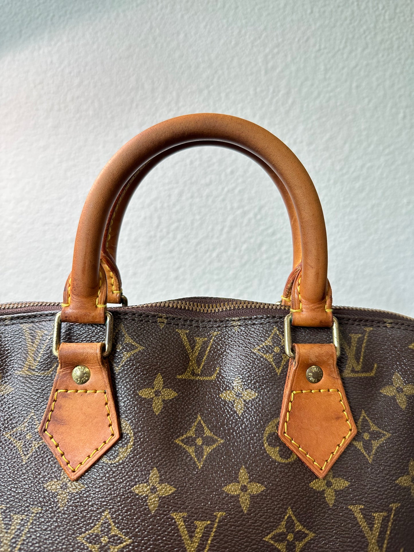 Pre-owned Authentic Louis Vuitton Alma PM Monogram Handbag