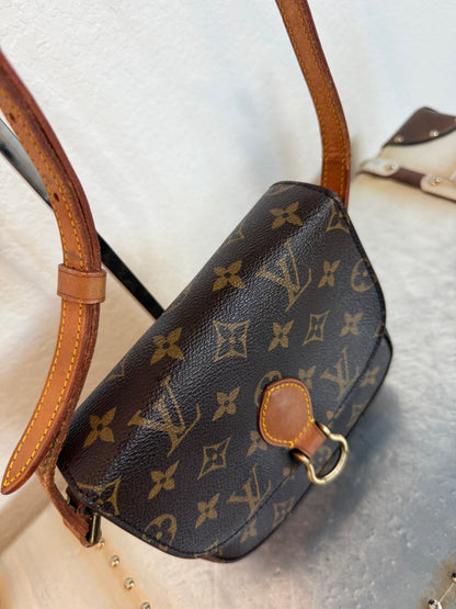 Pre-owned Authentic Louis Vuitton Saint Cloud PM Monogram Crossbody Bag