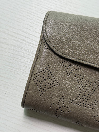 Pre-owned Authentic Louis Vuitton Mahina Amelia long Wallet