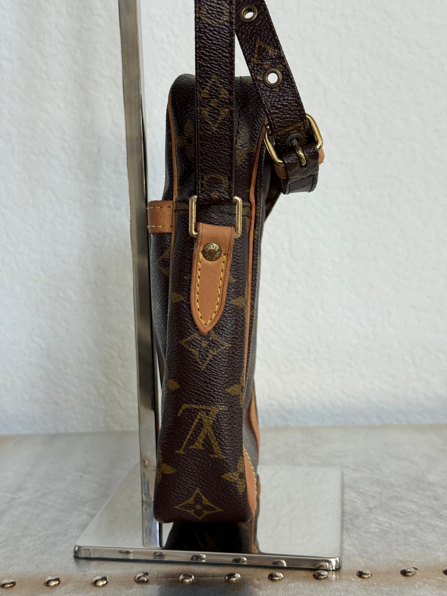 Pre-owned Authentic Louis Vuitton Danube Monogram Crossbody Bag