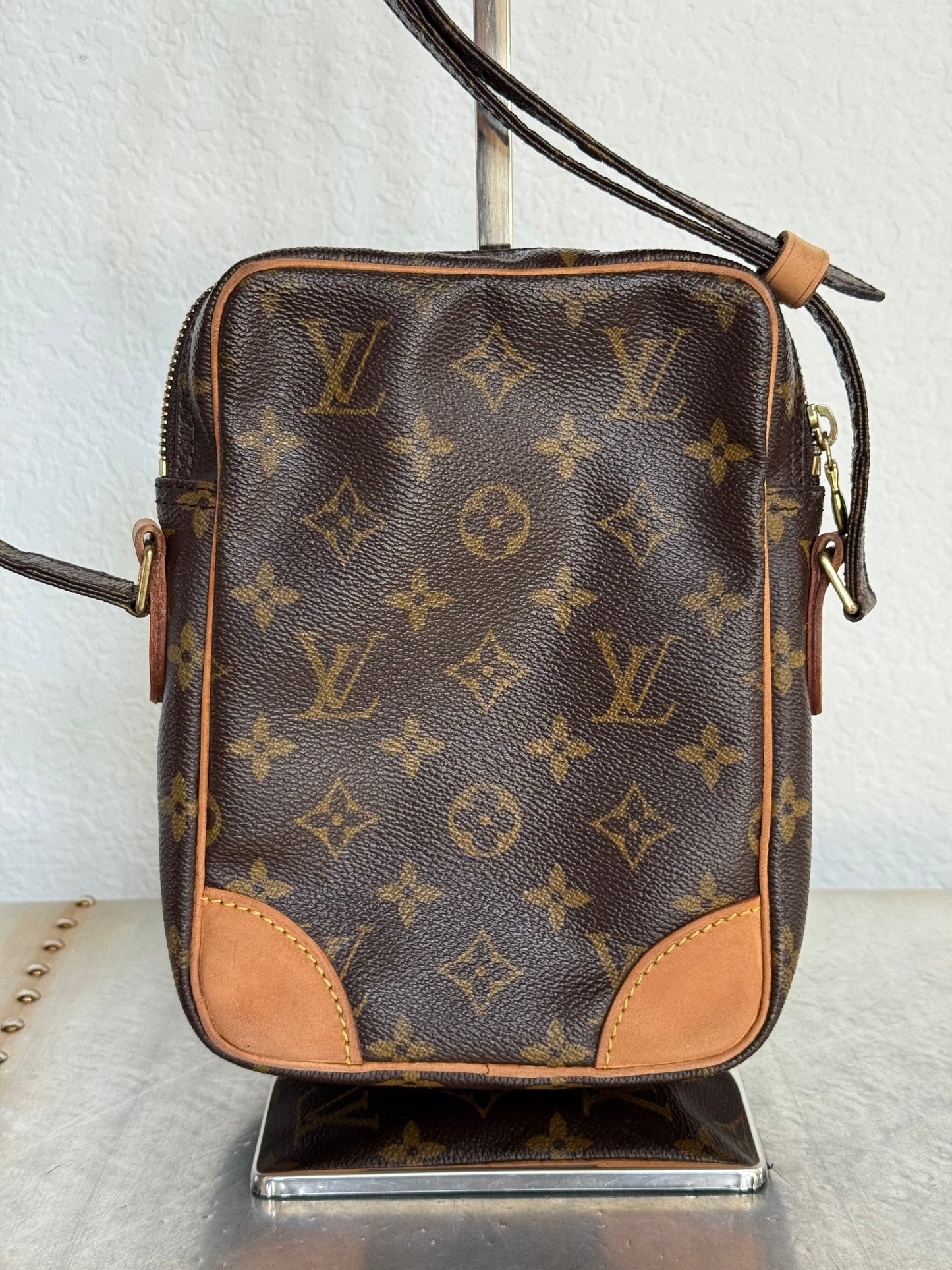 Pre-owned Authentic Louis Vuitton Danube Monogram Crossbody Bag