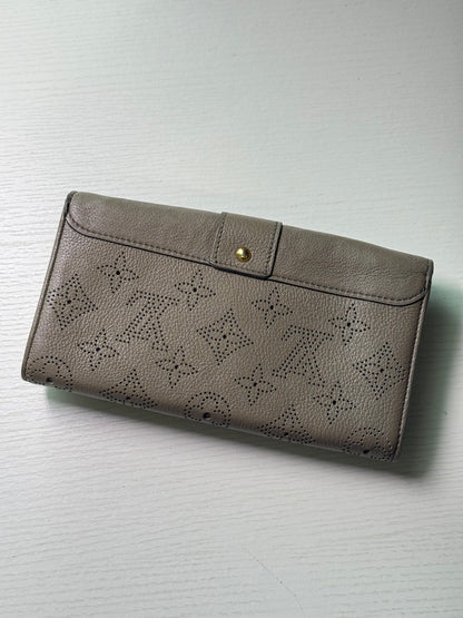 Pre-owned Authentic Louis Vuitton Mahina Amelia long Wallet