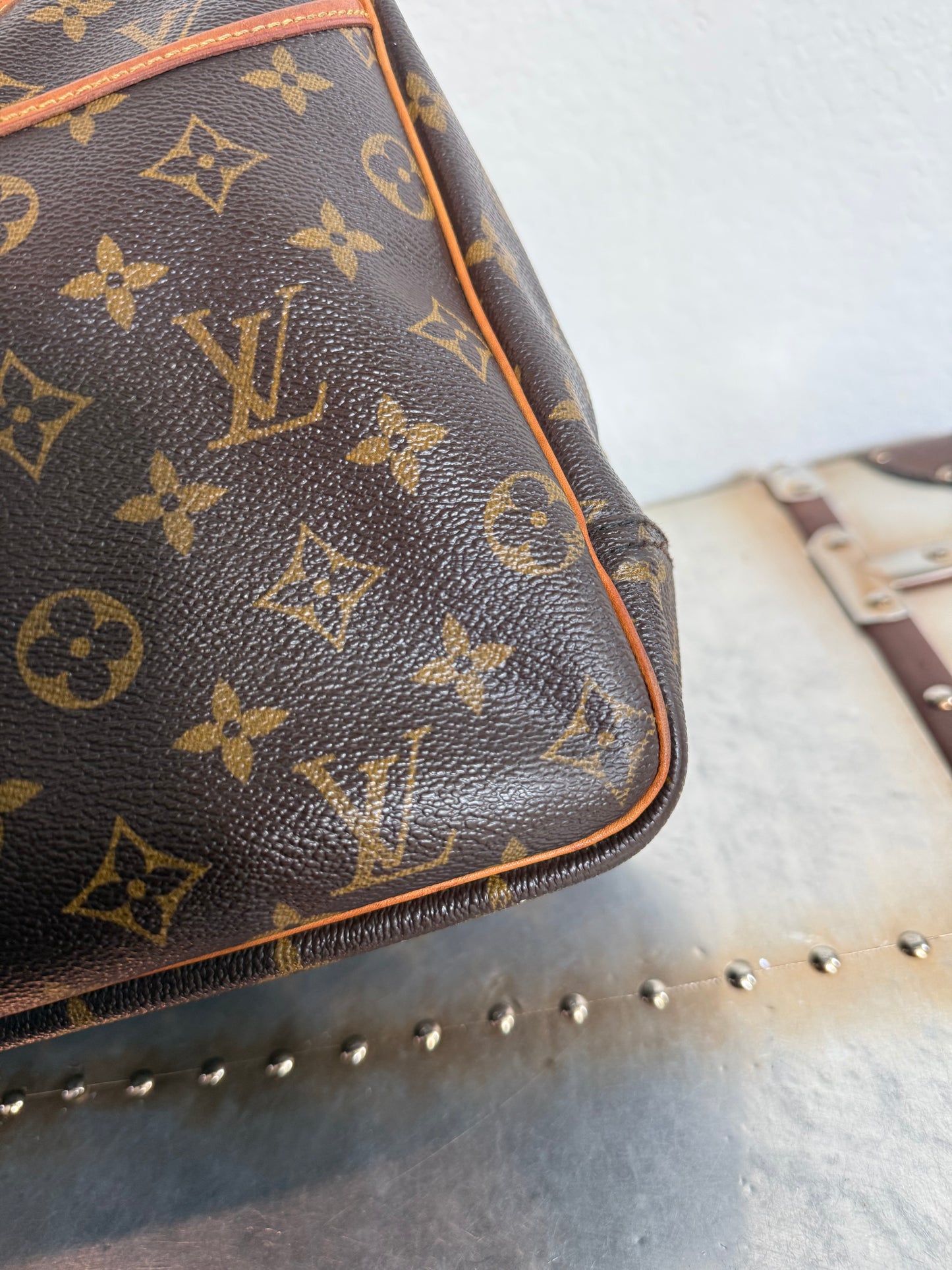 Pre-owned Authentic Louis Vuitton Deauville Monogram Handbag