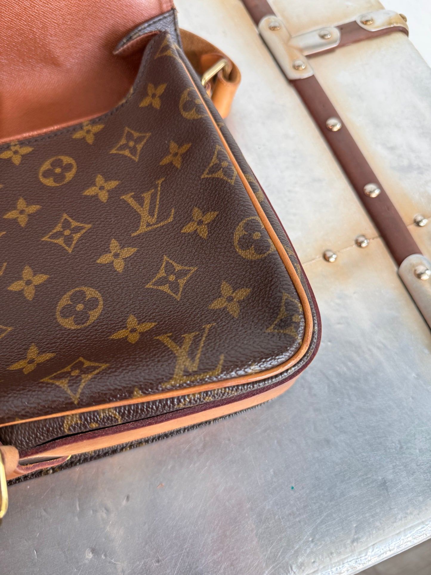Pre-owned Louis Vuitton Cartouchiere GM Monogram Shoulder / Crossbody Bag