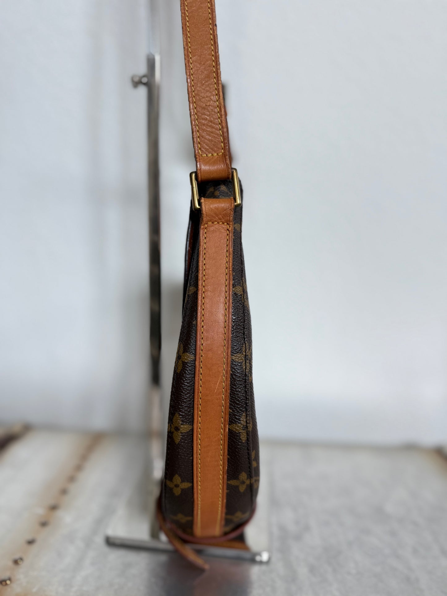 Pre-owned Authentic Louis Vuitton Chantilly GM Monogram Crossbody Bag