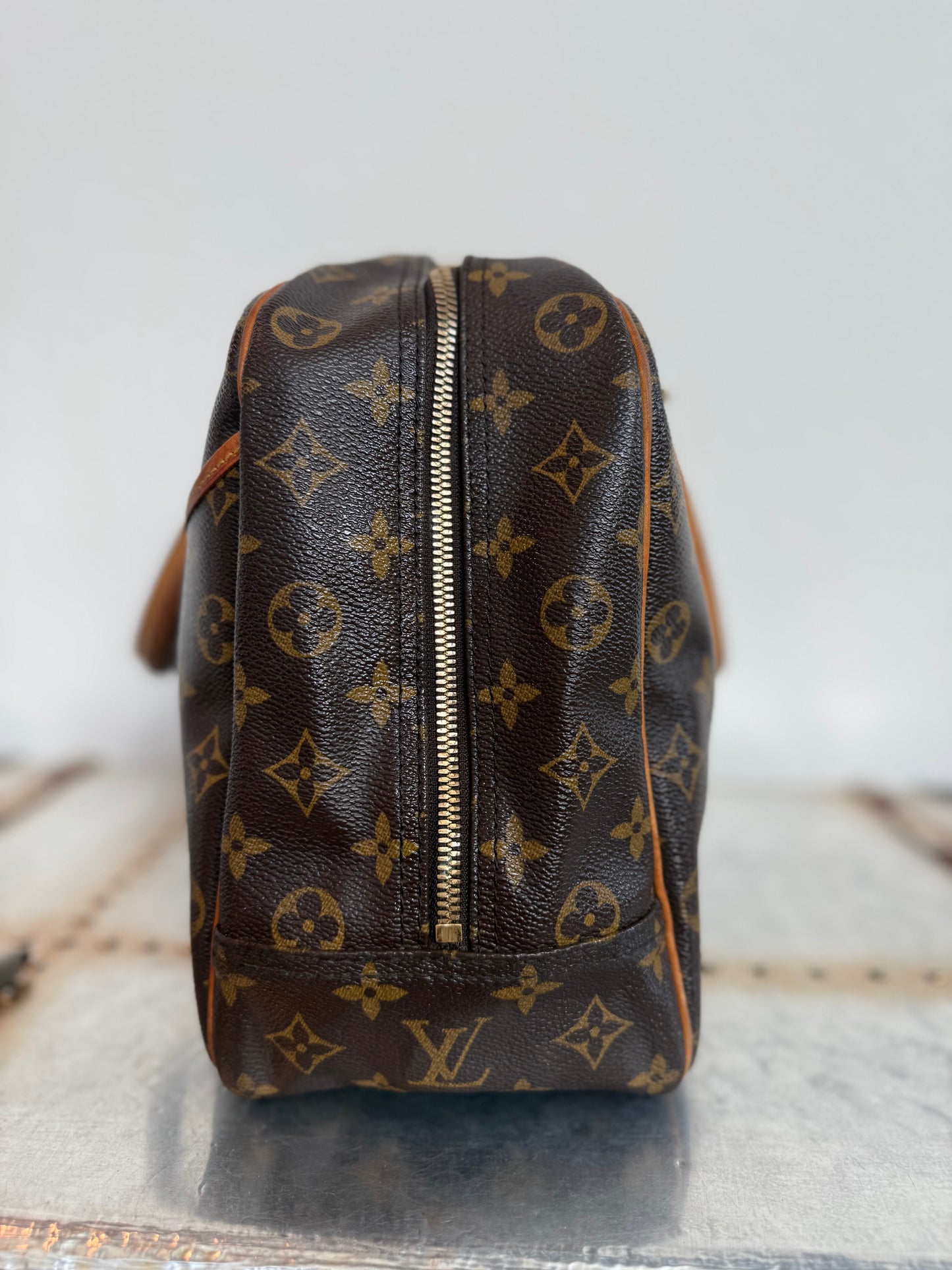 Pre-owned Authentic Louis Vuitton Deauville Monogram Handbag