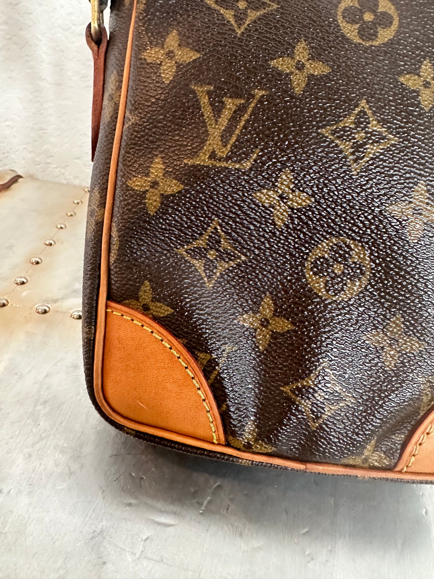 Pre-owned Authentic Louis Vuitton Danube Monogram Crossbody Bag