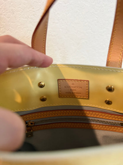 Pre-owned Authentic Louis Vuitton Reade PM Vernis Handbag