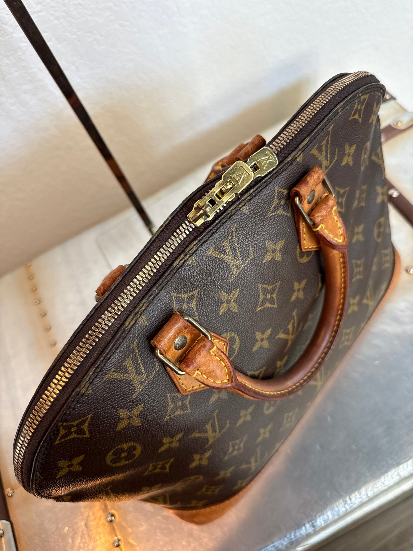 Pre-owned Authentic Louis Vuitton Alma PM Monogram Handbag