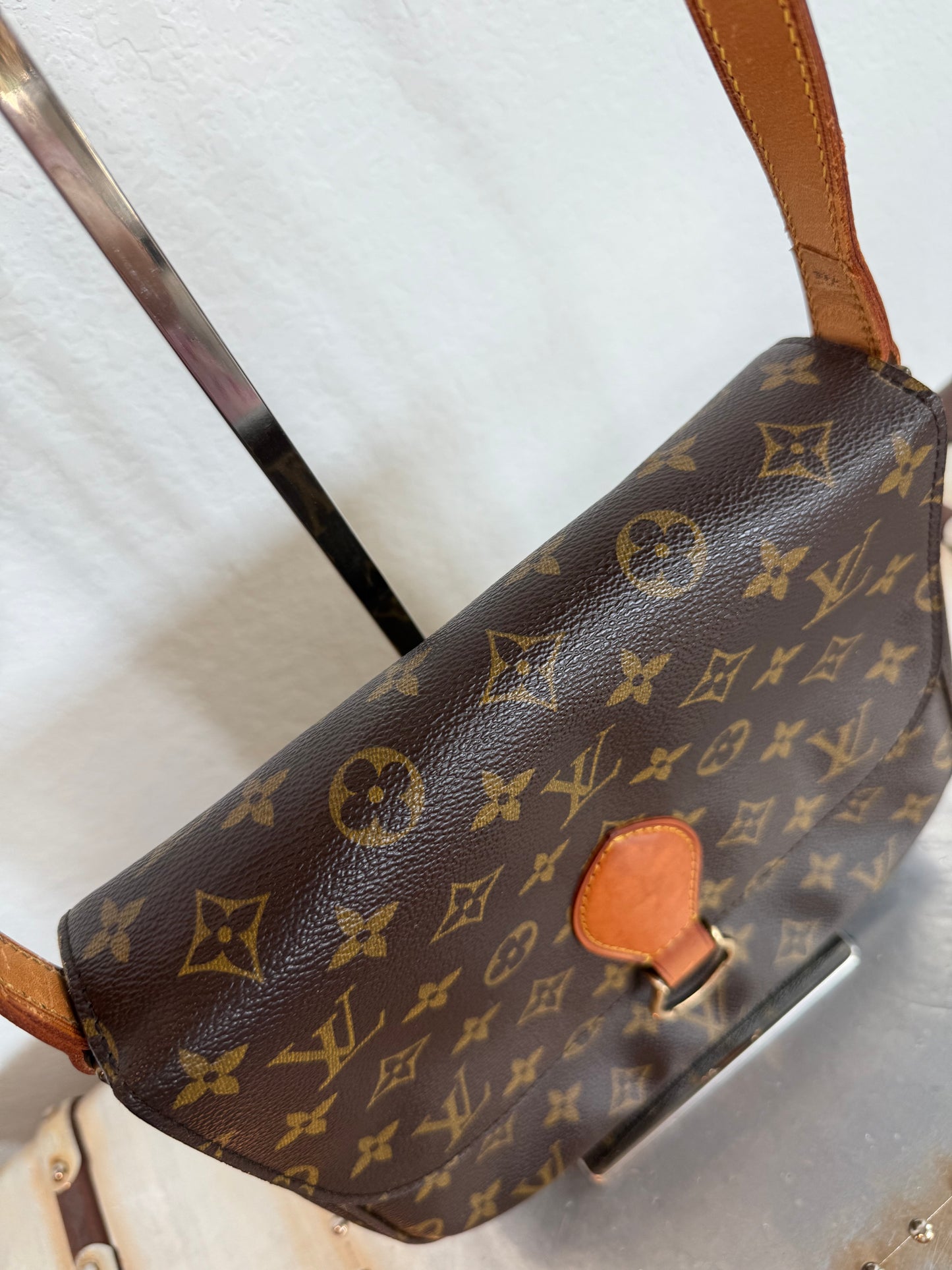 Pre-owned Authentic Louis Vuitton Saint Cloud GM Monogram Crossbody Bag