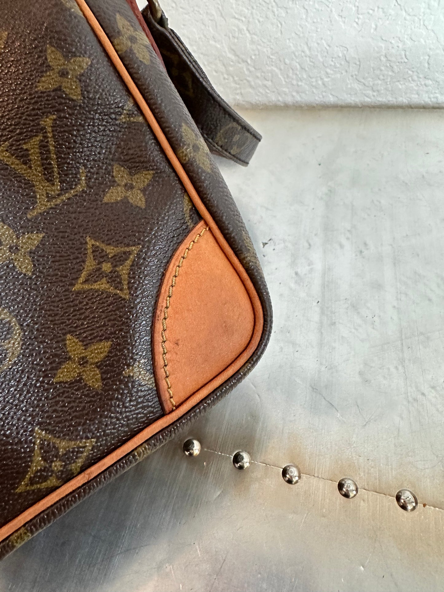 Pre-owned Authentic Louis Vuitton Amazon Monogram Crossbody Bag
