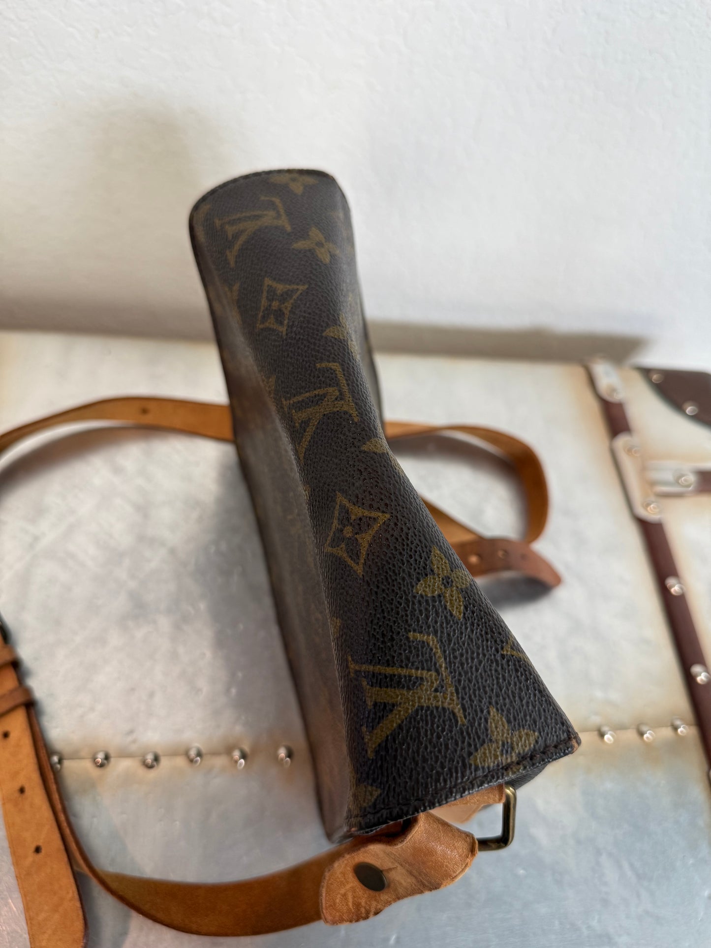 Pre-owned Louis Vuitton Cartouchiere MM Monogram Shoulder / Crossbody Bag