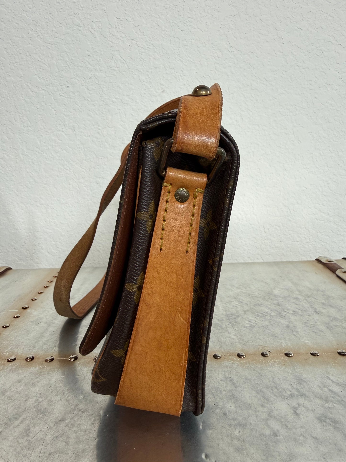 Pre-owned Louis Vuitton Cartouchiere MM Monogram Shoulder / Crossbody Bag