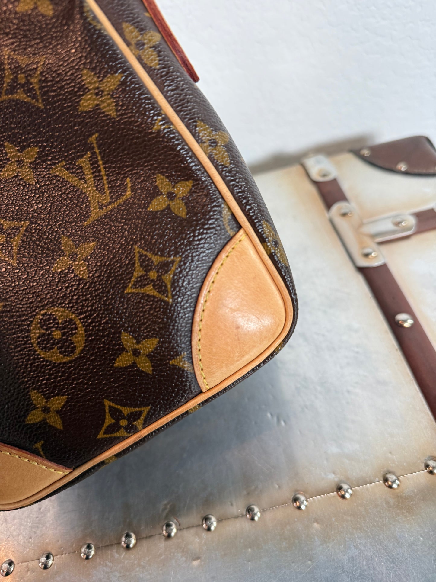 Pre-owned Authentic Louis Vuitton Amazon Monogram Crossbody Bag