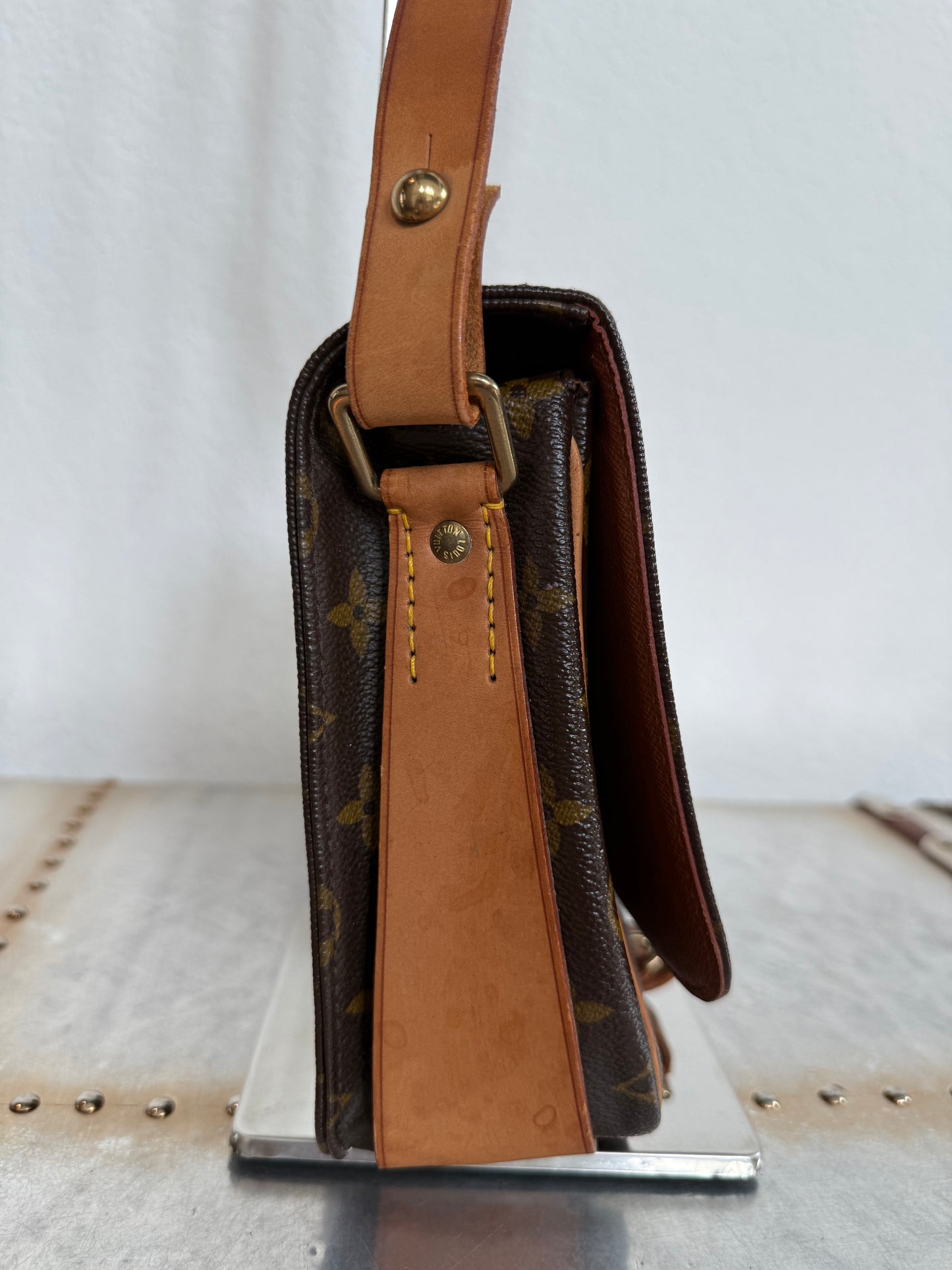 Pre-owned Louis Vuitton Cartouchiere MM Monogram Shoulder / Crossbody Bag