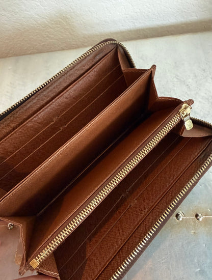 Pre-owned Authentic Louis Vuitton Zippy Monogram Long Wallet