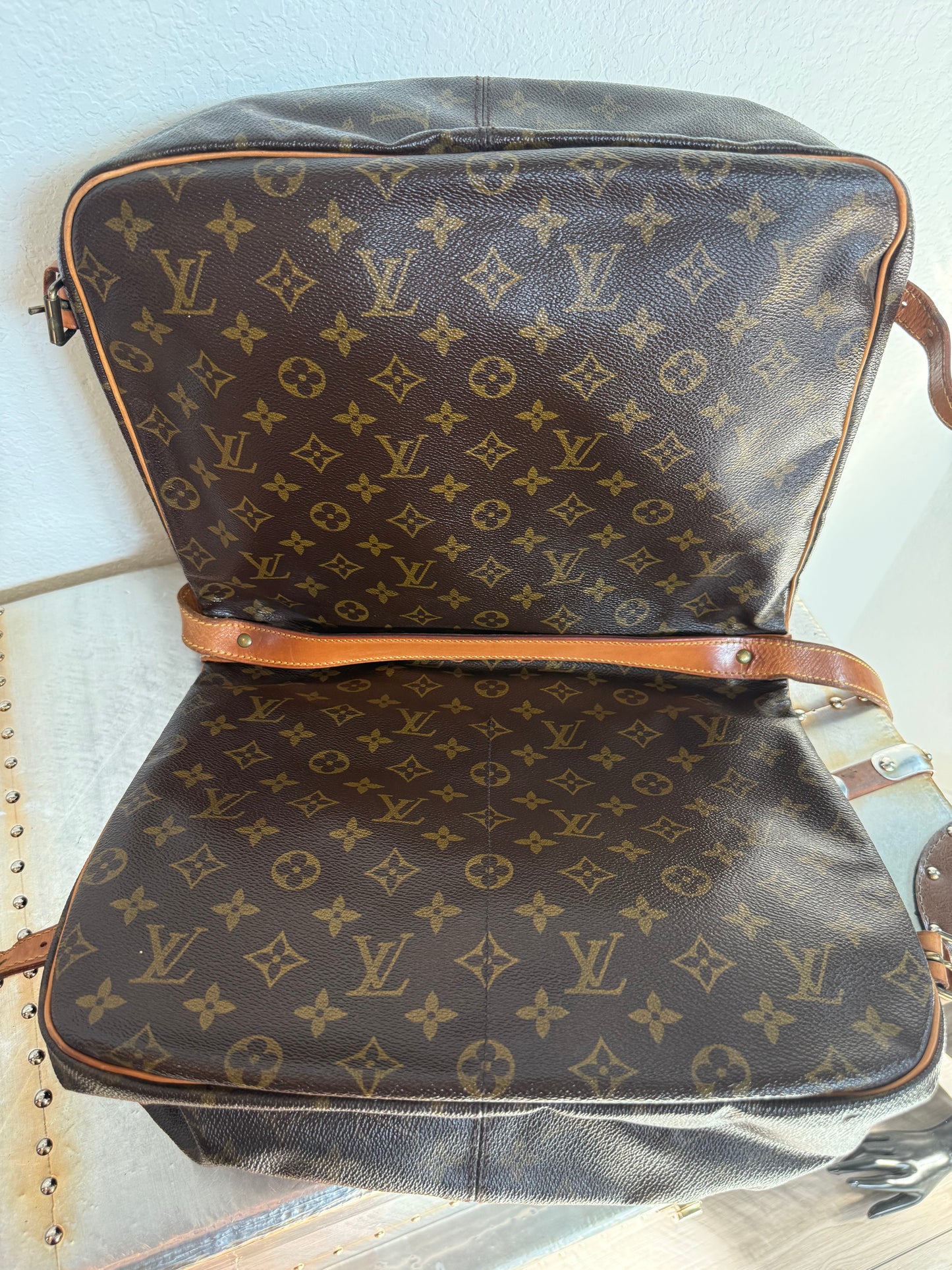 Pre-owned Authentic Louis Vuitton Monogram Saumur 35 Crossbody Bag