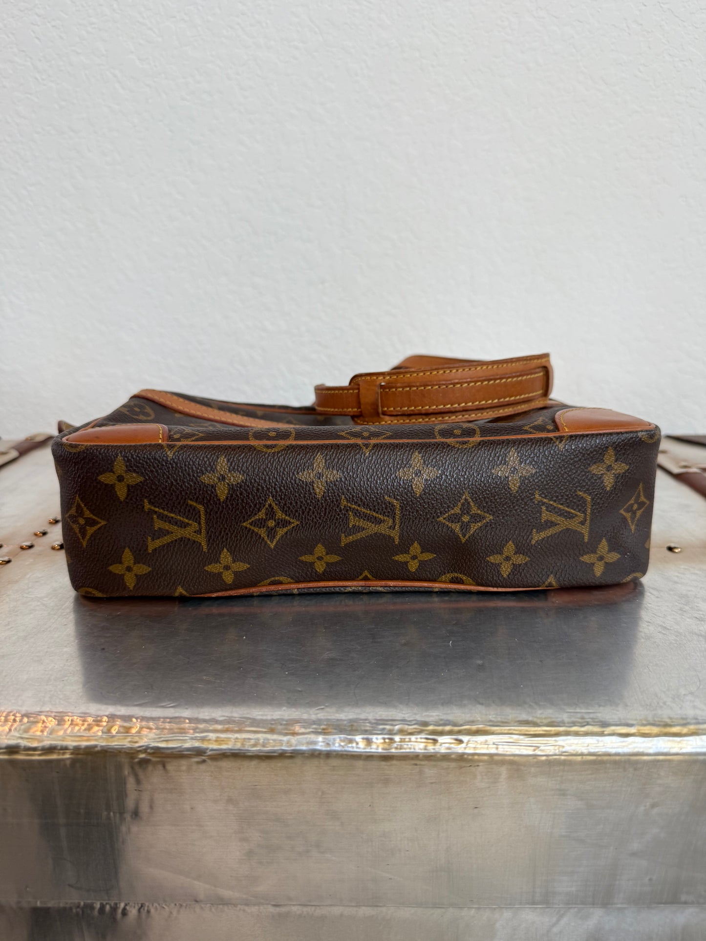 Pre-owned Authentic Louis Vuitton Trocadero 27 Monogram Crossbody Bag