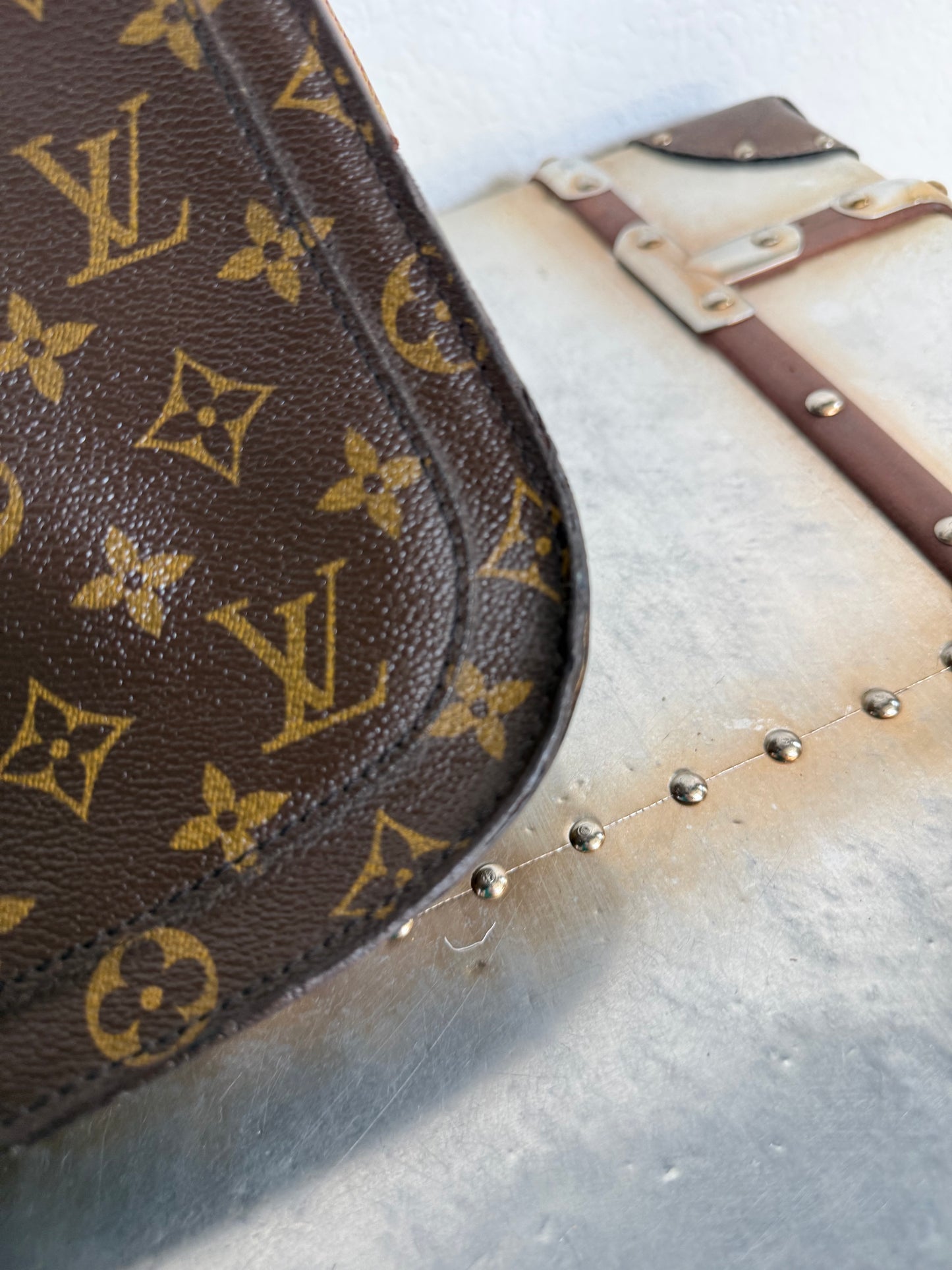 Pre-owned Authentic Louis Vuitton Saint Cloud GM Monogram Crossbody Bag