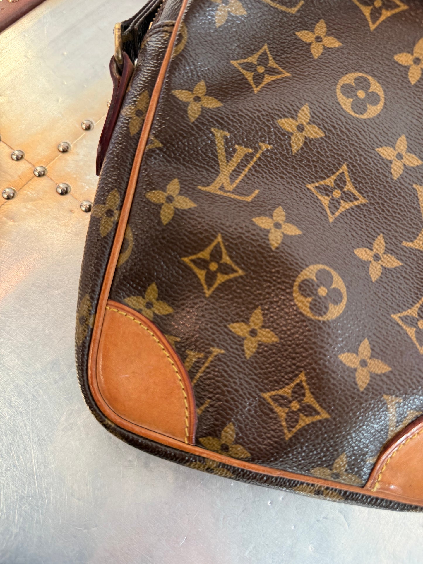 Pre-owned Authentic Louis Vuitton Danube Monogram Crossbody Bag
