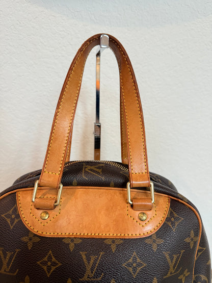 Pre-owned Authentic Louis Vuitton Excursion Monogram Handbag