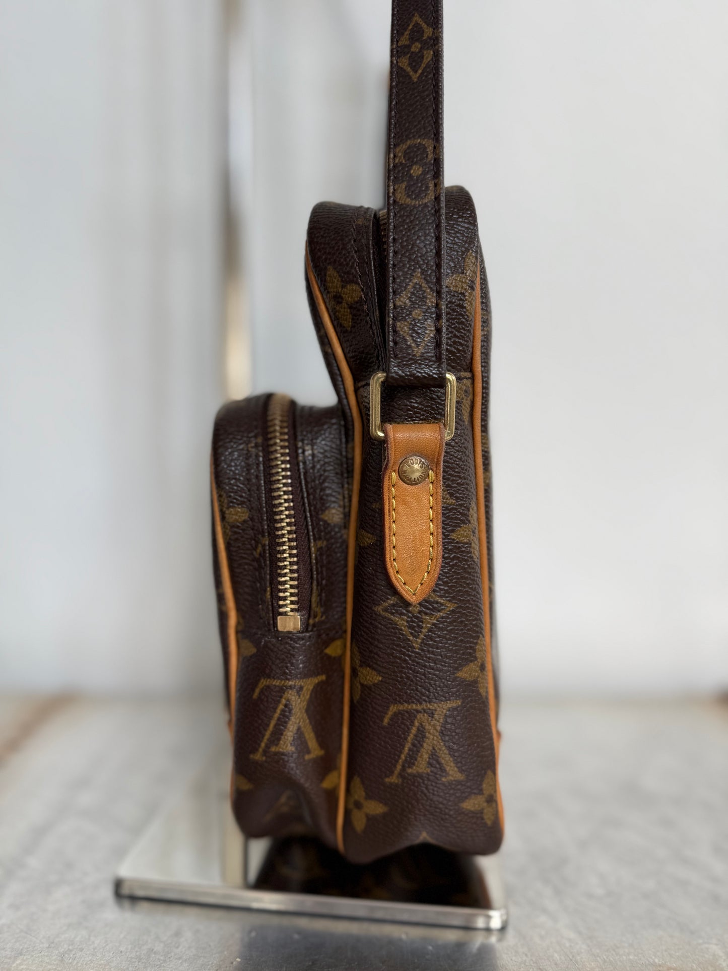Pre-owned Authentic Louis Vuitton Amazon Monogram Crossbody Bag