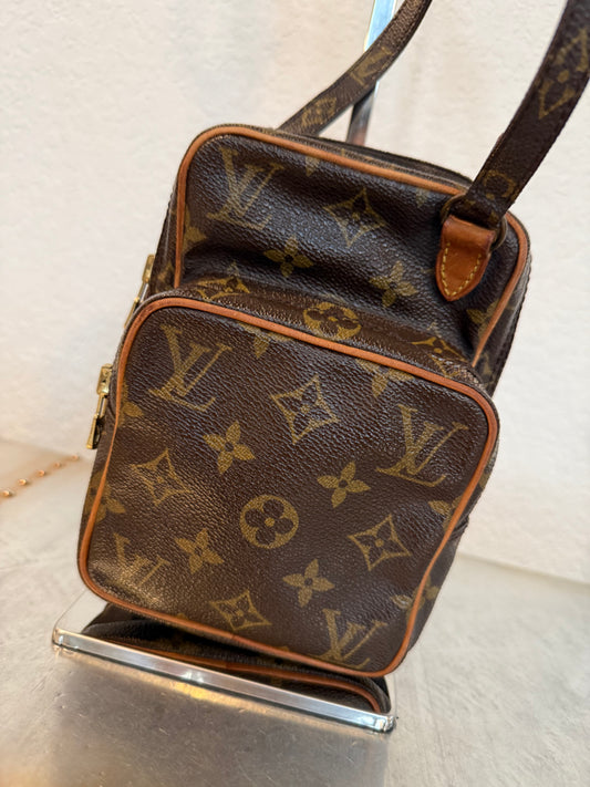 Pre-owned Louis Vuitton Mini Amazon Monogram Crossbody Bag