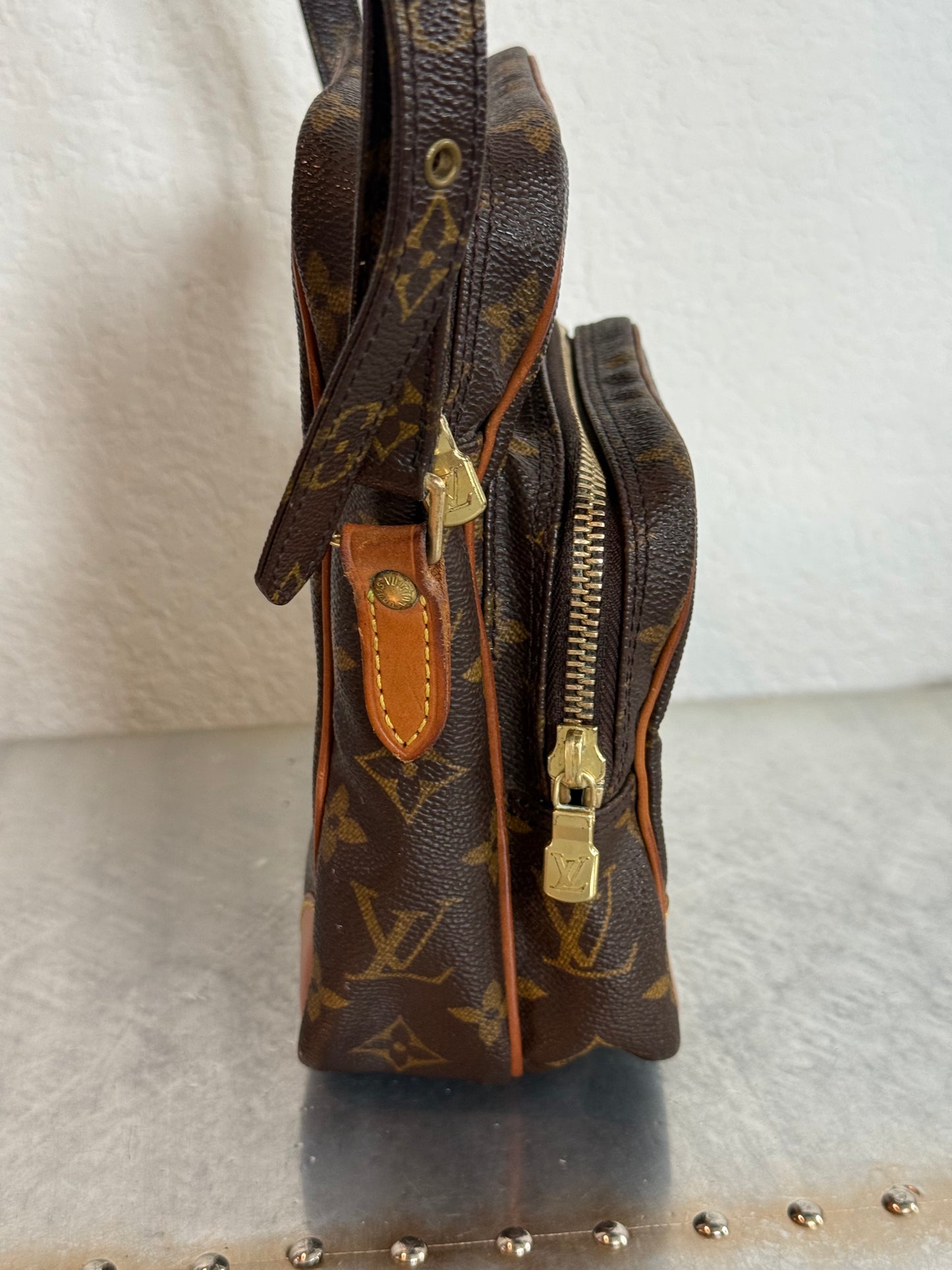 Pre-owned Authentic Louis Vuitton Amazon Monogram Crossbody Bag