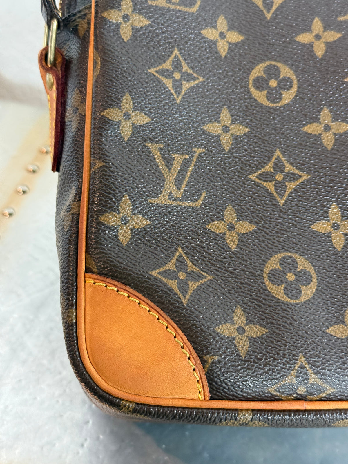 Pre-owned Authentic Louis Vuitton Amazon Monogram Crossbody Bag