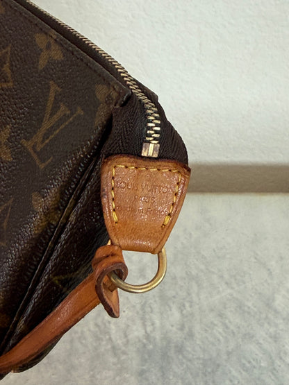 Pre-owned Authentic Louis Vuitton Pochette Accessoires Monogram Shoulder / Handbag